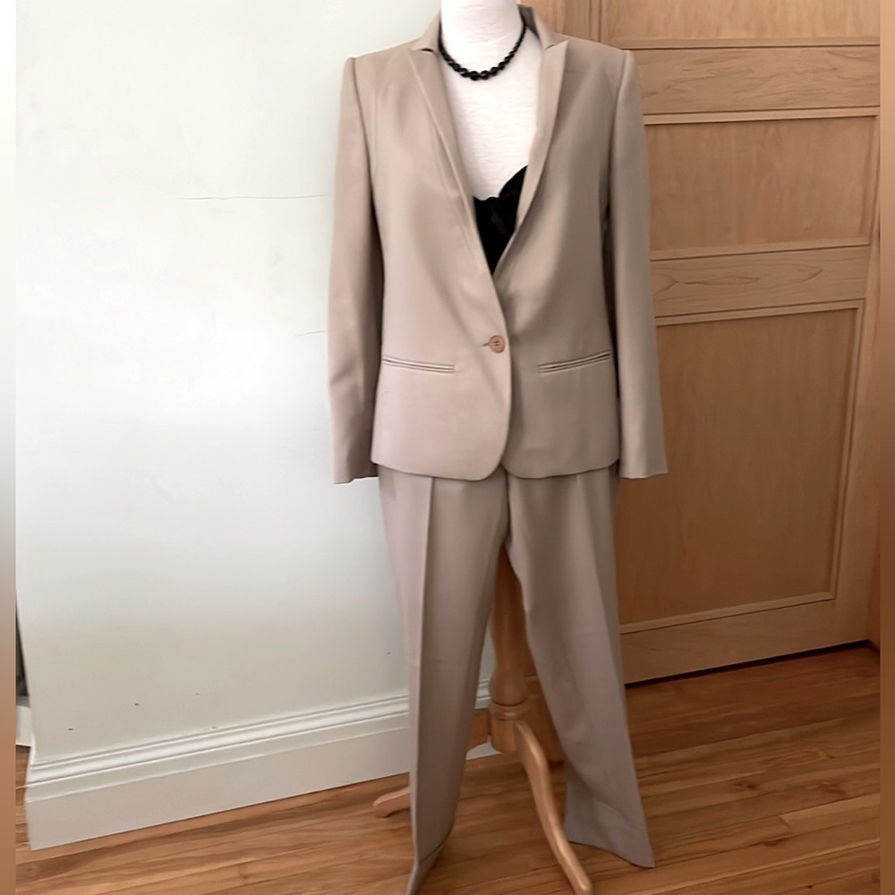 NWOT  Stella McCartney Wool Slim Fit Boyfriend Jacket And Pant Suit, Size 44/10